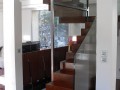 Escalier avec garde corps en verre